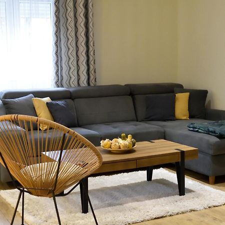 Aerovista Apartment Surčin Esterno foto