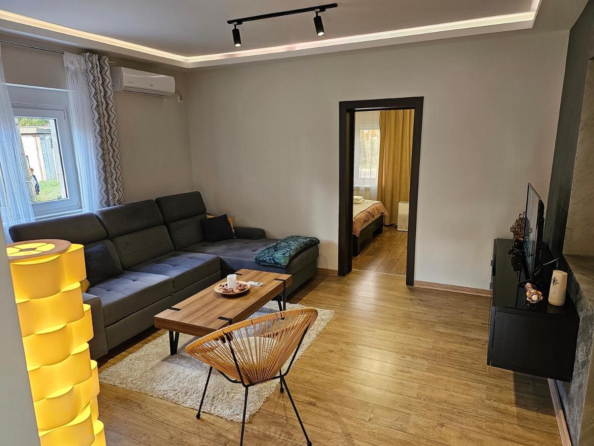 Aerovista Apartment Surčin Esterno foto